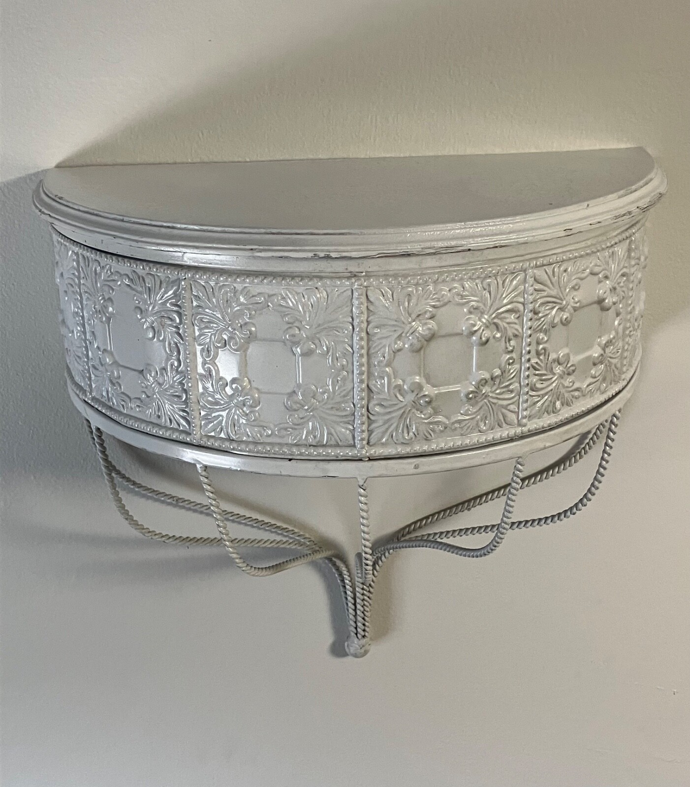 Semi Circle Wood &Twisted metal 15 in Wide Shelf or decoration Or 4 Royal bed.
