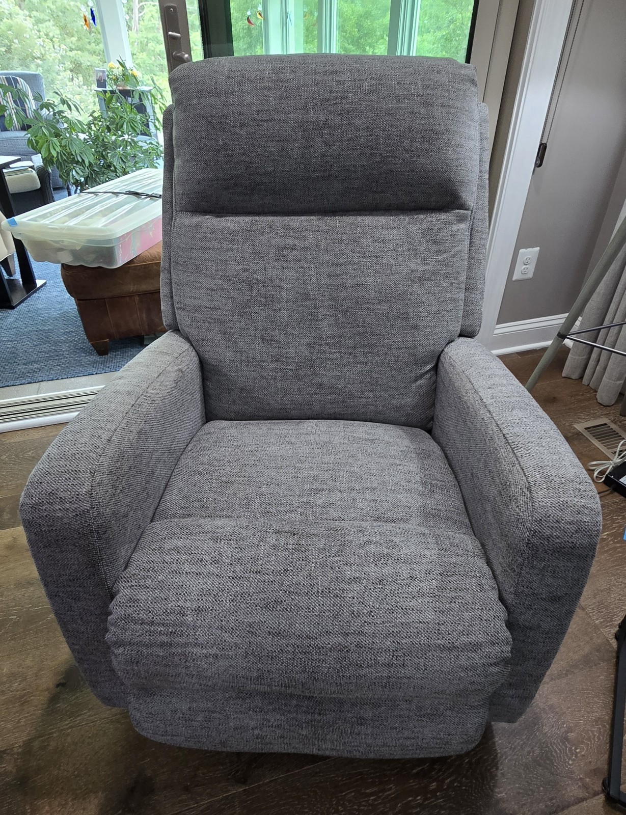 LA Z Boy Finley Power Recliner – Gray – Purchased 1/3/2025 FIVE YEAR WARRANTY!