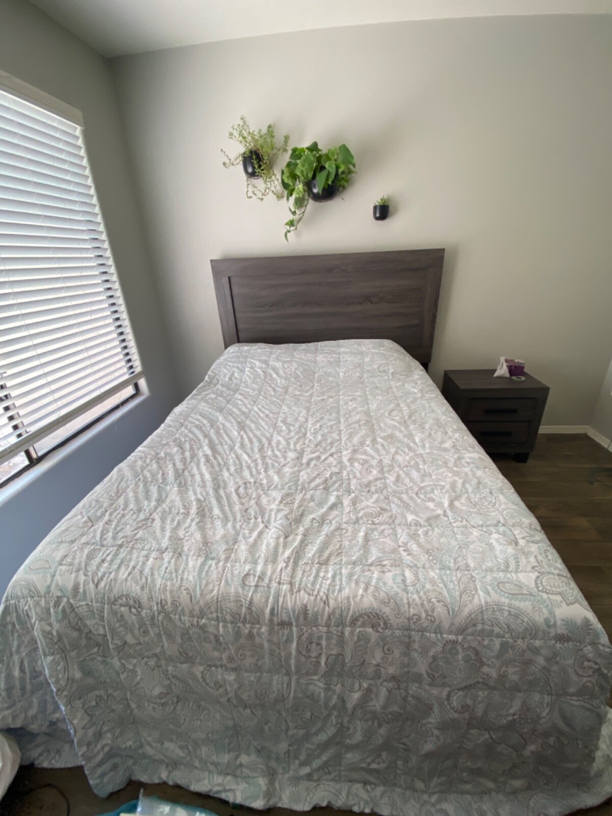 Queen Bedroom Set, Gray (Used for 1 year)